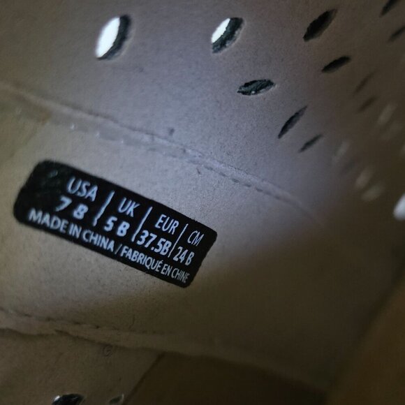 Revitalign Pricilla Ankle Boots Black Perforated Leather Zip Closure Size 7B - Picture 7 of 8